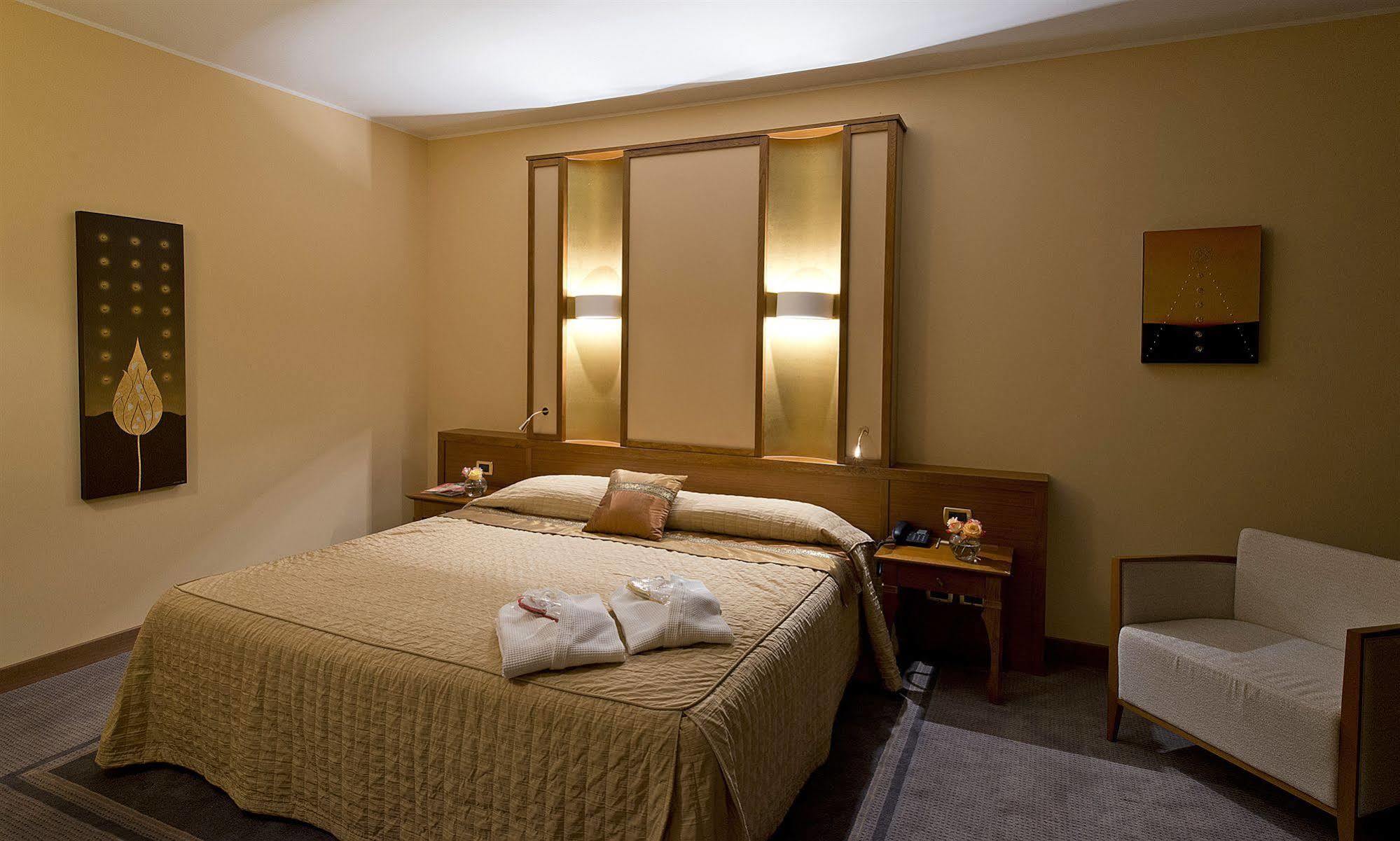 Thai Si Royal Thai Spa Lovadina Exteriör bild