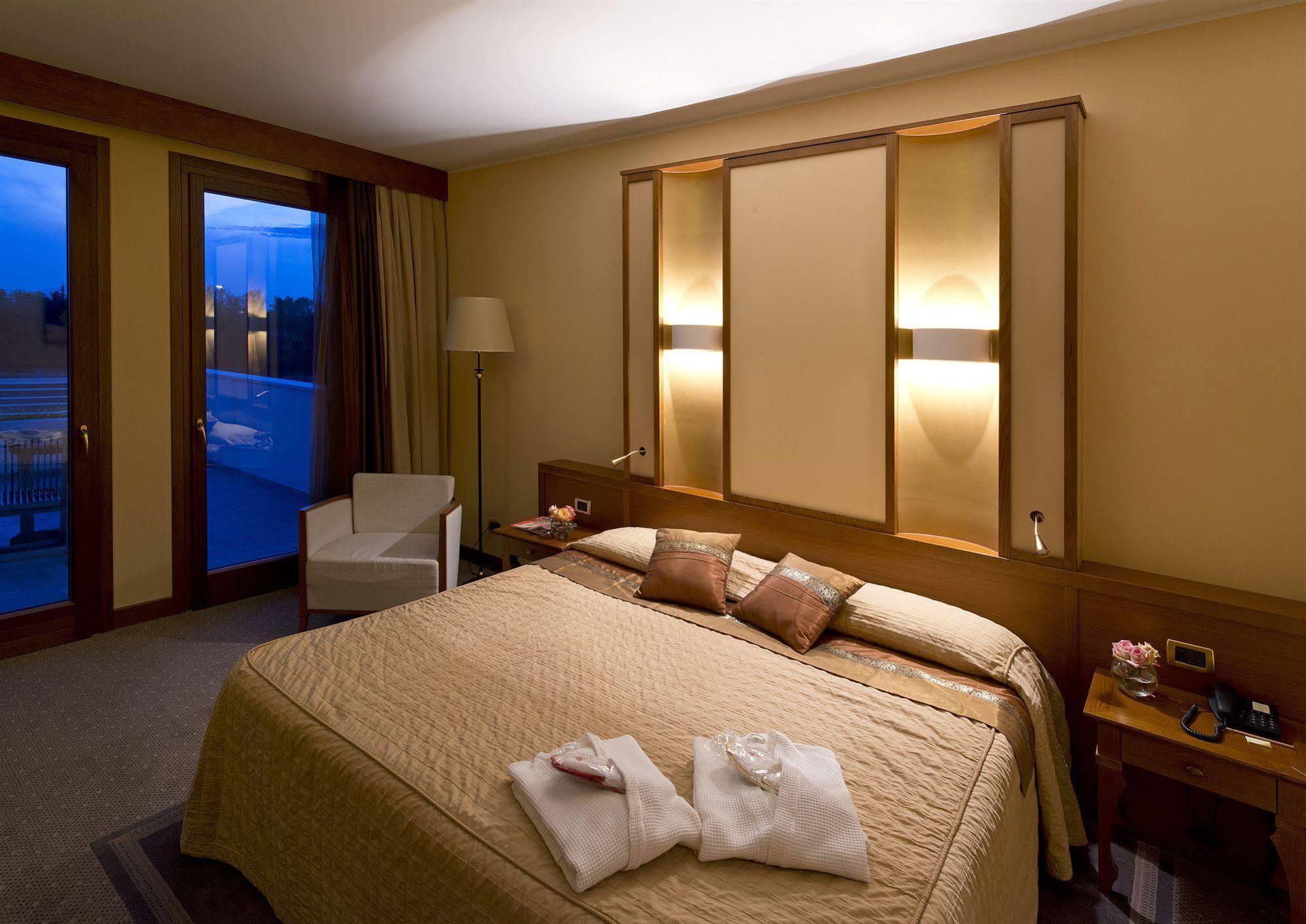 Thai Si Royal Thai Spa Lovadina Exteriör bild